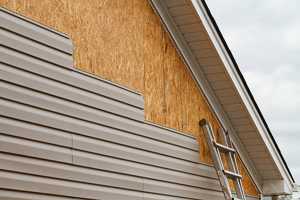 Professional Siding Installation technician working in Marlton, NJ